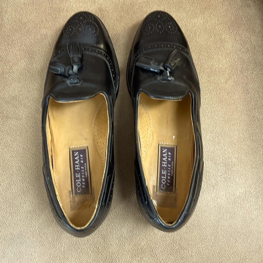 COLE-HAAN TENSILE AIR SHOES
COLOR BLACK SIZE 10B MADE IN USA
